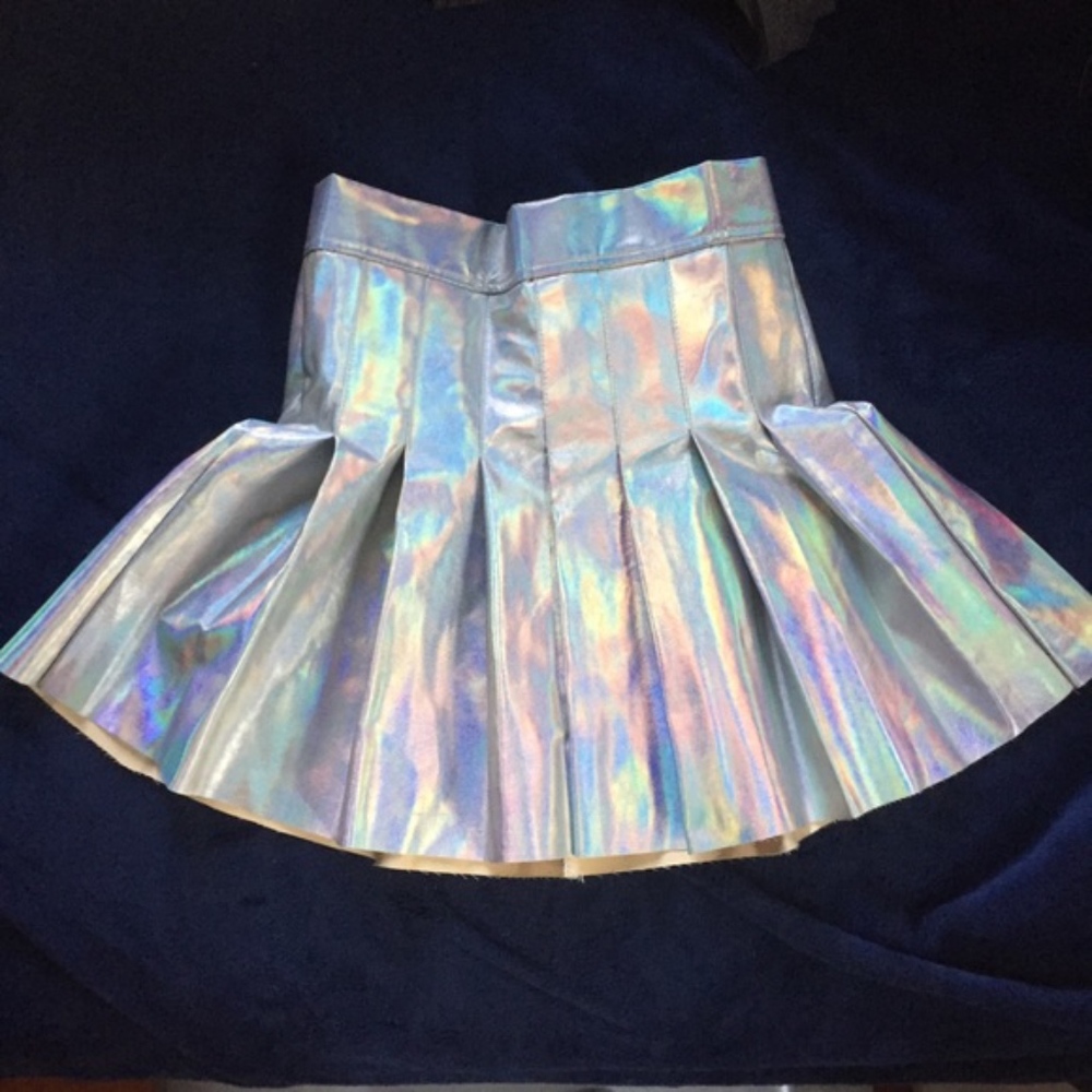 Holographic Skirt